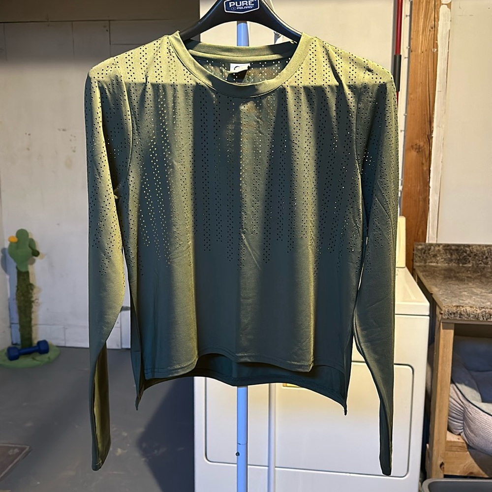 Zyia long sleeve crop top